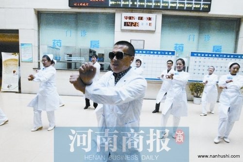医生领护士跳“医院style” 称为传递快乐(图)